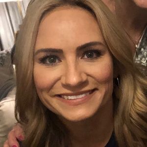 Meet your Posher, Abbey